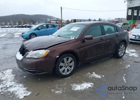 2013 Chrysler 200 Touring z USA, uszkodzony, nr VIN 1C3CCBBB8DN571358